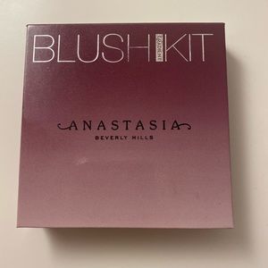 Anastasia Beverly Hills Makeup - Anastasia beverly hills blush kit in gradient Anastasia Beverly Hills Makeup - Anastasia beverly hills blush kit in gradient